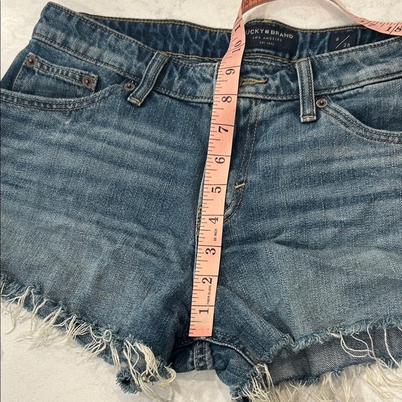 Lucky Brand The Cut Off Women's Frayed Hem Jean Shorts Size 6 / 28 - Picture 11 of 12